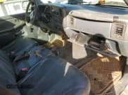 ✅ 2002 Chevrolet Silverado 1500 • VIN: 1GCEC14W12Z340242 • Лот: 77856764. Опубликован ранее на Copart с пробегом 272 578 миль. Бесплатный доступ к архиву аукционных продаж из США и подробный отчёт об истории автомобиля на DreamBid. Изображение 8.