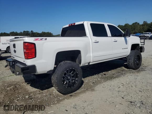 ✅ 2018 Chevrolet Silverado 1500 LT • VIN: 3GCUKREC3JG341022 • Лот: 85091025. Опубликован ранее на Copart с пробегом 114 437 миль. Бесплатный доступ к архиву аукционных продаж из США и подробный отчёт об истории автомобиля на DreamBid. Изображение 3.