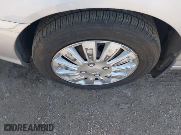 ✅ 2005 Hyundai Elantra GLS • VIN: KMHDN46D85U097173 • Lot: 41654963. Wystawiony na IAAI z przebiegiem 92 324 mil. Bezpłatny archiwum sprzedaży aukcyjnych z USA i szczegółowy raport historii pojazdu na DreamBid. Zdjęcie 12.