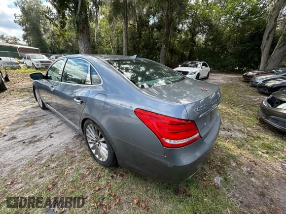 ✅ 2014 Hyundai Equus Signature • VIN: KMHGH4JH8EU090304 • Lot: 90951035. Listed on Copart with 70,388 mi. Free auction sales archive from the USA and detailed vehicle history report at DreamBid. Image 3.