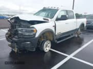 ✅ 2020 Ram 2500 Power Wagon • VIN: 3C6TR5EJ9LG303402 • Lot: 42076510. Wystawiony na IAAI z przebiegiem 48 704 mil. Bezpłatny archiwum sprzedaży aukcyjnych z USA i szczegółowy raport historii pojazdu na DreamBid. Zdjęcie 16.