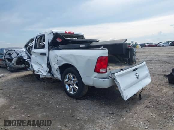 2018 Ram 1500 Tradesman z VIN 1C6RR6FG6JS325124, wystawiony jako IAAI lot #42486455 z przebiegiem Nie podano mil oraz . Historia ofert i sprzedaży dostępna na DreamBid. Obrazek 3.