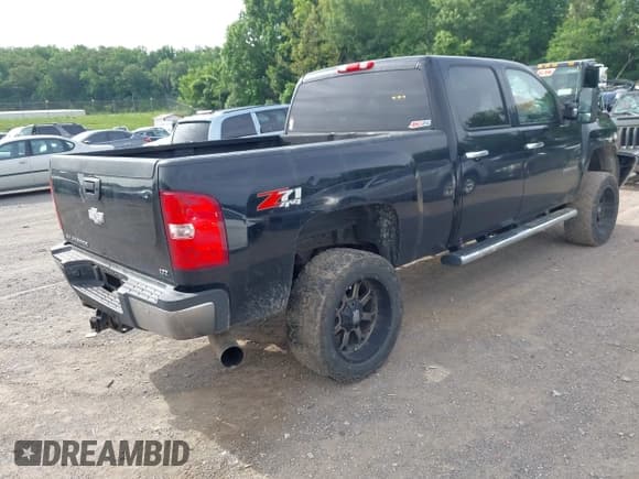 ✅ 2011 Chevrolet Silverado 2500HD LTZ • VIN: 1GC1KYC87BF210545 • Lot: 42316200. Listed on IAAI with 194,310 mi. Free auction sales archive from the USA and detailed vehicle history report at DreamBid. Image 4.