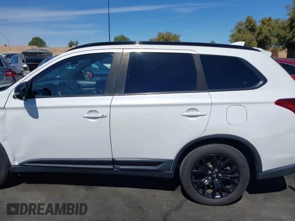 2019 Mitsubishi Outlander SE z VIN JA4AD3A33KZ030220, wystawiony jako IAAI lot #41749030 z przebiegiem 94 435 mil mil oraz . Historia ofert i sprzedaży dostępna na DreamBid. Obrazek 14.