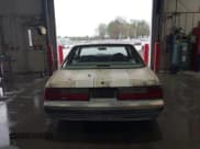 ✅ 1989 Ford Mustang • VIN: 1FABP40A3KF188992 • Lot: 42076796. Wystawiony na IAAI z przebiegiem 43 676 mil. Bezpłatny archiwum sprzedaży aukcyjnych z USA i szczegółowy raport historii pojazdu na DreamBid. Zdjęcie 16.