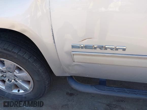 ✅ 2011 GMC Sierra 1500 SLE • VIN: 3GTP2VE37BG396628 • Lot: 43469035. Listed on IAAI with 181,324 mi. Free auction sales archive from the USA and detailed vehicle history report at DreamBid. Image 21.