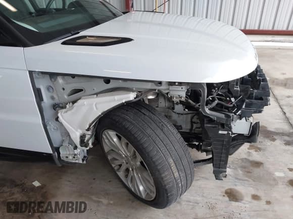 ✅ 2020 Land Rover Range Rover Sport • VIN: SALWR2RY0LA705005 • Lot: 43430101. Wystawiony na IAAI z przebiegiem 40 619 mil. Bezpłatny archiwum sprzedaży aukcyjnych z USA i szczegółowy raport historii pojazdu na DreamBid. Zdjęcie 18.