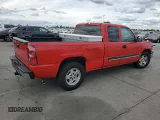 2005 Chevrolet Silverado 1500 LS z VIN 1GCEC19V25Z315886, wystawiony jako Copart lot #72025855 z przebiegiem 249 286 mil mil oraz Czysty tytuł • Clean title. Historia ofert i sprzedaży dostępna na DreamBid. Obrazek 3.