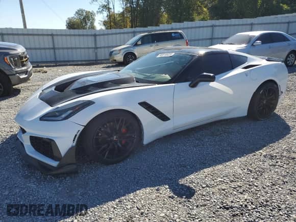 2015 Chevrolet Corvette 3LT z VIN 1G1YF2D78F5116121, wystawiony jako Copart lot #90818525 z przebiegiem 76 462 mil mil oraz Czysty tytuł • Clean title. Historia ofert i sprzedaży dostępna na DreamBid. Obrazek 1.