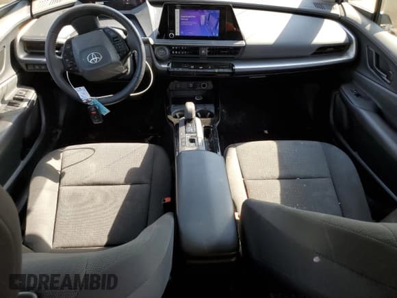 ✅ 2024 Toyota Prius XLE • VIN: JTDACAAUXR3023204 • Lot: 84057675. Wystawiony na Copart z przebiegiem 34 583 mil. Bezpłatny archiwum sprzedaży aukcyjnych z USA i szczegółowy raport historii pojazdu na DreamBid. Zdjęcie 8.