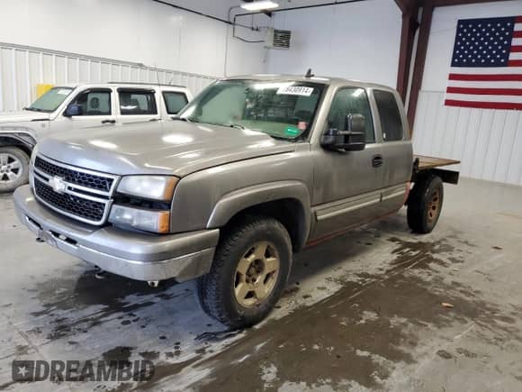 ✅ 2006 Chevrolet Silverado 1500 LS • VIN: 2GCEK19B361143788 • Lot: 78430914. Wystawiony na Copart z przebiegiem Nie podano mil. Skorzystaj z bezpłatnego archiwum sprzedaży aukcyjnych z USA i zobacz szczegółowy raport historii pojazdu na DreamBid. Zdjęcie 1.