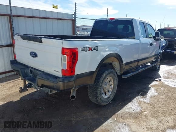 ✅ 2018 Ford F-250 XL • VIN: 1FT7X2B60JED01881 • Lot: 43651722. Listed on IAAI with 242,381 mi. Free auction sales archive from the USA and detailed vehicle history report at DreamBid. Image 4.