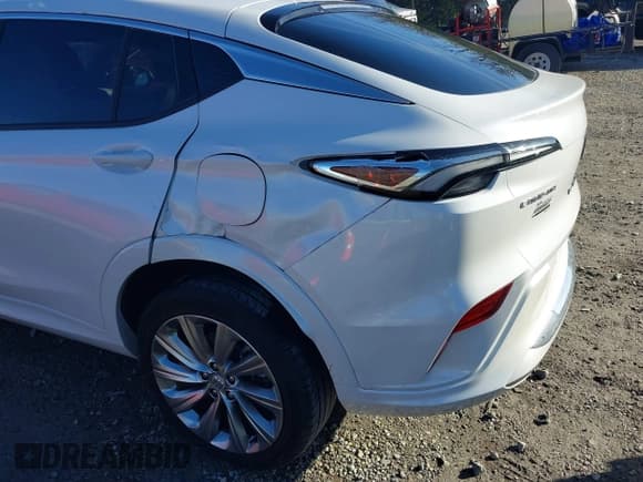 ✅ 2024 Buick Envista Avenir • VIN: KL47LCE23RB175579 • Lot: 43687599. Wystawiony na IAAI z przebiegiem 21 554 mil. Bezpłatny archiwum sprzedaży aukcyjnych z USA i szczegółowy raport historii pojazdu na DreamBid. Zdjęcie 16.