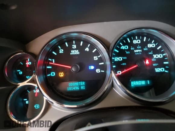 ✅ 2007 Chevrolet Silverado 2500HD 1LT • VIN: 1GCHC23KX7F562742 • Lot: 52817115. Wystawiony na Copart z przebiegiem 181 496 mil. Bezpłatny archiwum sprzedaży aukcyjnych z USA i szczegółowy raport historii pojazdu na DreamBid. Zdjęcie 9.