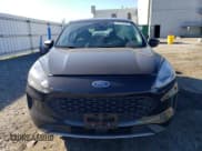 ✅ 2022 Ford Escape S • VIN: 1FMCU0F63NUA05699 • Lot: 86219075. Wystawiony na Copart z przebiegiem 64 618 mil. Bezpłatny archiwum sprzedaży aukcyjnych z USA i szczegółowy raport historii pojazdu na DreamBid. Zdjęcie 5.