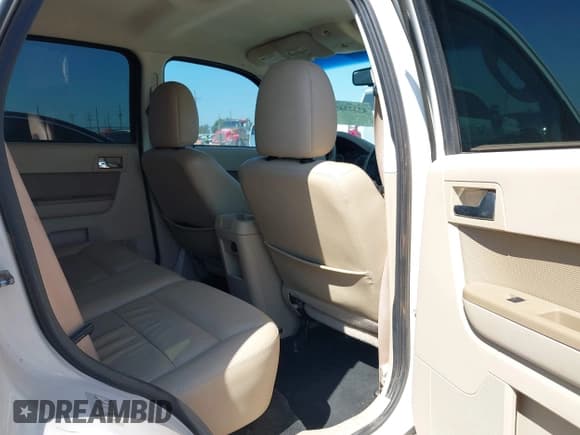 ✅ 2012 Ford Escape Limited • VIN: 1FMCU0EG4CKA91950 • Lot: 43323456. Wystawiony na IAAI z przebiegiem 159 708 mil. Bezpłatny archiwum sprzedaży aukcyjnych z USA i szczegółowy raport historii pojazdu na DreamBid. Zdjęcie 8.