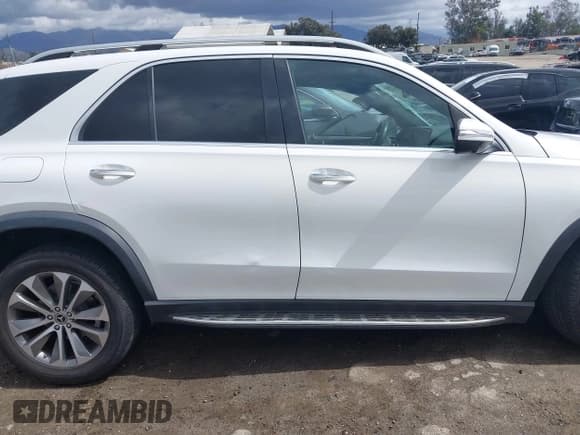 ✅ 2020 Mercedes-Benz GLE 350 • VIN: 4JGFB4KB2LA063217 • Лот: 41735179. Опубликован ранее на IAAI с пробегом 61 550 миль. Бесплатный доступ к архиву аукционных продаж из США и подробный отчёт об истории автомобиля на DreamBid. Изображение 13.