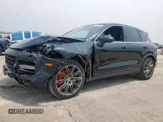 ✅ 2016 Porsche Cayenne Turbo • VIN: WP1AC2A21GLA88880 • Lot: 57462755. Wystawiony na Copart z przebiegiem 62 055 mil. Bezpłatny archiwum sprzedaży aukcyjnych z USA i szczegółowy raport historii pojazdu na DreamBid. Zdjęcie 1.