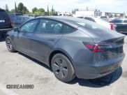 ✅ 2023 Tesla Model 3 Long Range • VIN: 5YJ3E1EB6PF682747 • Lot: 41980506. Wystawiony na IAAI z przebiegiem 32 541 mil. Bezpłatny archiwum sprzedaży aukcyjnych z USA i szczegółowy raport historii pojazdu na DreamBid. Zdjęcie 14.