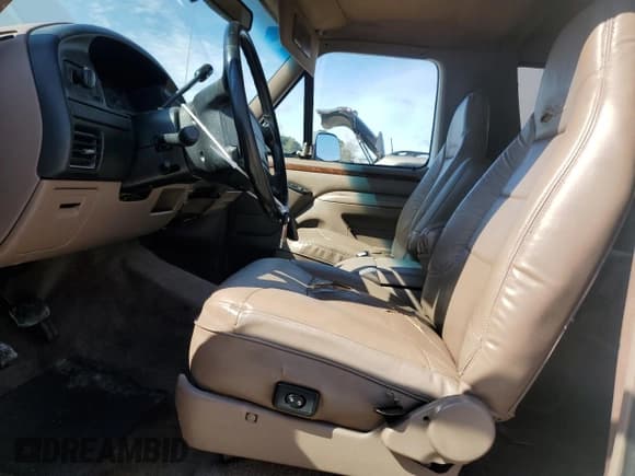 ✅ 1996 Ford Bronco XL • VIN: 1FMEU15N3TLB21558 • Lot: 45960715. Listed on Copart with 157,276 mi. Free auction sales archive from the USA and detailed vehicle history report at DreamBid. Image 7.