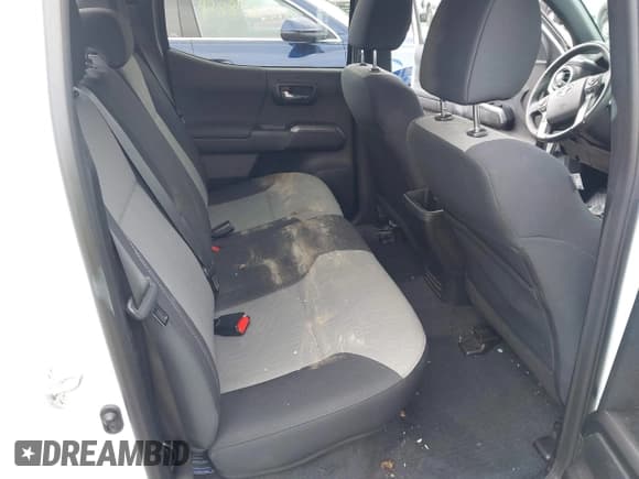 ✅ 2021 Toyota Tacoma SR • VIN: 3TYCZ5AN2MT032210 • Lot: 42885834. Wystawiony na IAAI z przebiegiem 16 117 mil. Bezpłatny archiwum sprzedaży aukcyjnych z USA i szczegółowy raport historii pojazdu na DreamBid. Zdjęcie 8.