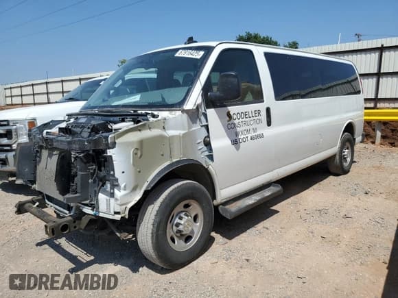 ✅ 2023 Chevrolet Express Passenger LS • VIN: 1GAZGNFP6P1175077 • Лот: 67916425. Опубликован ранее на Copart с пробегом 48 123 миль. Бесплатный доступ к архиву аукционных продаж из США и подробный отчёт об истории автомобиля на DreamBid. Изображение 1.
