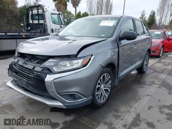 ✅ 2018 Mitsubishi Outlander ES • VIN: JA4AZ3A34JJ001775 • Лот: 41725639. Опубликован ранее на IAAI с пробегом 100 266 миль. Бесплатный доступ к архиву аукционных продаж из США и подробный отчёт об истории автомобиля на DreamBid. Изображение 18.