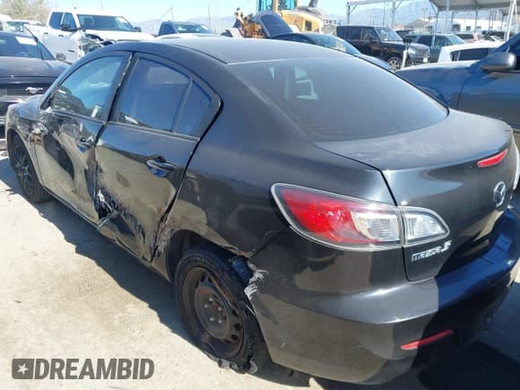 ✅ 2013 Mazda 3 i Sport • VIN: JM1BL1UPXD1731628 • Lot: 43818726. Wystawiony na IAAI z przebiegiem 167 802 mil. Bezpłatny archiwum sprzedaży aukcyjnych z USA i szczegółowy raport historii pojazdu na DreamBid. Zdjęcie 3.