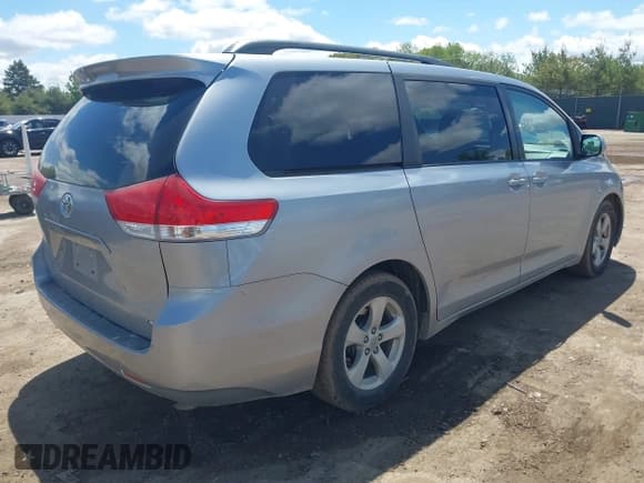 ✅ 2014 Toyota Sienna LE AAS • VIN: 5TDKK3DC9ES489463 • Lot: 42344427. Listed on IAAI with 233,265 mi. Free auction sales archive from the USA and detailed vehicle history report at DreamBid. Image 4.