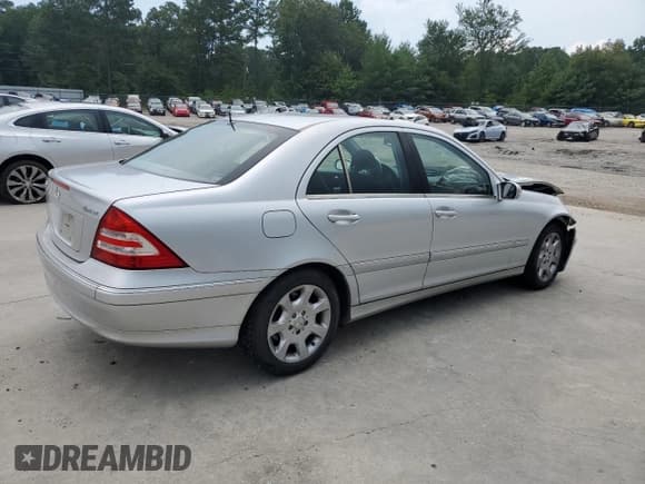 ✅ 2005 Mercedes-Benz C 320 • VIN: WDBRF84J05F567819 • Lot: 64182995. Wystawiony na Copart z przebiegiem 156 192 mil. Bezpłatny archiwum sprzedaży aukcyjnych z USA i szczegółowy raport historii pojazdu na DreamBid. Zdjęcie 3.