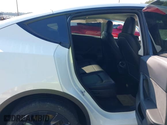 ✅ 2023 Tesla Model Y Long Range • VIN: 7SAYGAEE9PF707959 • Lot: 43145041. Wystawiony na IAAI z przebiegiem 23 211 mil. Bezpłatny archiwum sprzedaży aukcyjnych z USA i szczegółowy raport historii pojazdu na DreamBid. Zdjęcie 8.