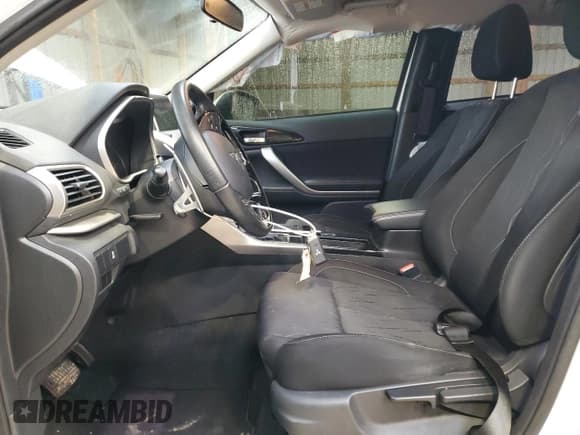 ✅ 2020 Mitsubishi Eclipse Cross LE • VIN: JA4AT4AA1LZ606394 • Lot: 90239035. Wystawiony na Copart z przebiegiem 75 279 mil. Bezpłatny archiwum sprzedaży aukcyjnych z USA i szczegółowy raport historii pojazdu na DreamBid. Zdjęcie 7.