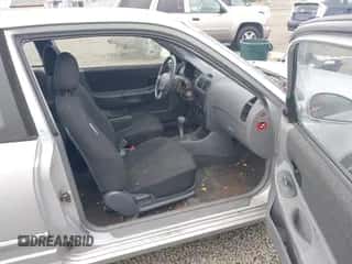 2005 Hyundai Accent GLS z VIN KMHCG35C85U362103, wystawiony jako IAAI lot #43453189 z przebiegiem 116 936 mil mil oraz . Historia ofert i sprzedaży dostępna na DreamBid. Obrazek 5.