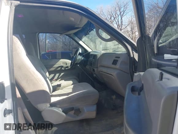 ✅ 1999 Ford F-250 XL • VIN: 1FTNX20F6XEF07127 • Lot: 41661157. Listed on IAAI with 225,319 mi. Free auction sales archive from the USA and detailed vehicle history report at DreamBid. Image 5.