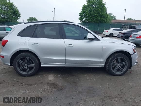 ✅ 2014 Audi Q5 Premium Plus • VIN: WA1DMAFP1EA061093 • Лот: 42281529. Опубликован ранее на IAAI с пробегом 186 642 миль. Бесплатный доступ к архиву аукционных продаж из США и подробный отчёт об истории автомобиля на DreamBid. Изображение 12.