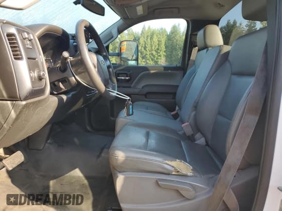 ✅ 2015 Chevrolet Silverado 2500HD Work Truck • VIN: 1GC0CUEG6FZ105103 • Lot: 81688685. Wystawiony na Copart z przebiegiem Nie podano. Bezpłatny archiwum sprzedaży aukcyjnych z USA i szczegółowy raport historii pojazdu na DreamBid. Zdjęcie 7.