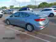 2017 Hyundai Elantra SE z VIN 5NPD74LF4HH152592, wystawiony jako IAAI lot #43331184 z przebiegiem 83 802 mil mil oraz . Historia ofert i sprzedaży dostępna na DreamBid. Obrazek 3.