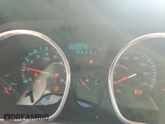 2009 Chevrolet Traverse LS z VIN 1GNER13D29S169705, wystawiony jako Copart lot #84829105 z przebiegiem 215 828 mil mil oraz Czysty tytuł • Clean title. Historia ofert i sprzedaży dostępna na DreamBid. Obrazek 9.