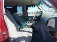 ✅ 2006 Ford Econoline Passenger XL • VIN: 1FBNE31L56HB01034 • Lot: 42118906. Wystawiony na IAAI z przebiegiem 213 621 mil. Bezpłatny archiwum sprzedaży aukcyjnych z USA i szczegółowy raport historii pojazdu na DreamBid. Zdjęcie 5.