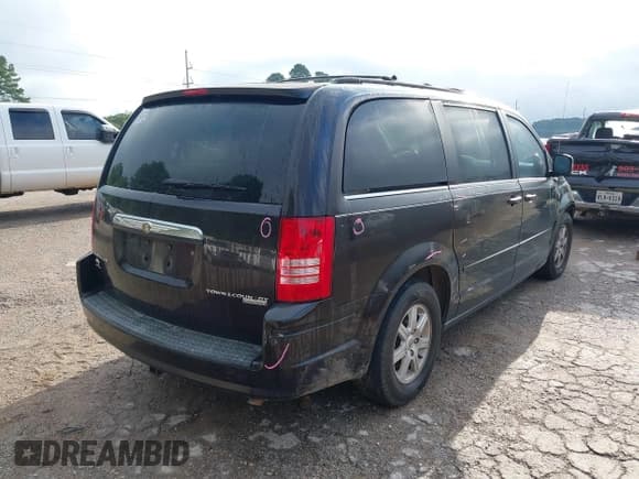 ✅ 2010 Chrysler Town & Country LX • VIN: 2A4RR2D1XAR391221 • Lot: 42355252. Wystawiony na IAAI z przebiegiem 200 178 mil. Bezpłatny archiwum sprzedaży aukcyjnych z USA i szczegółowy raport historii pojazdu na DreamBid. Zdjęcie 4.