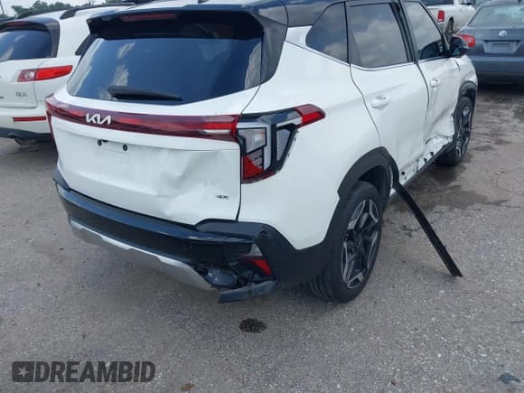 ✅ 2024 Kia Seltos SX • VIN: KNDETCA78R7600389 • Lot: 42502397. Listed on IAAI with 10,578 mi. Free auction sales archive from the USA and detailed vehicle history report at DreamBid. Image 6.