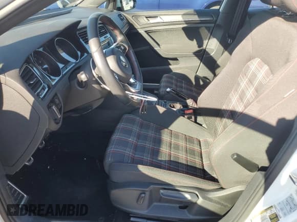 ✅ 2020 Volkswagen Golf GTI S • VIN: 3VW5T7AUXLM004949 • Лот: 66076225. Опубликован ранее на Copart с пробегом 61 287 миль. Бесплатный доступ к архиву аукционных продаж из США и подробный отчёт об истории автомобиля на DreamBid. Изображение 7.