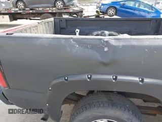 2004 Chevrolet Silverado 2500 LT z VIN 1GCGK23U44F114878, wystawiony jako IAAI lot #42063203 z przebiegiem 223 364 mil mil oraz . Historia ofert i sprzedaży dostępna na DreamBid. Obrazek 6.