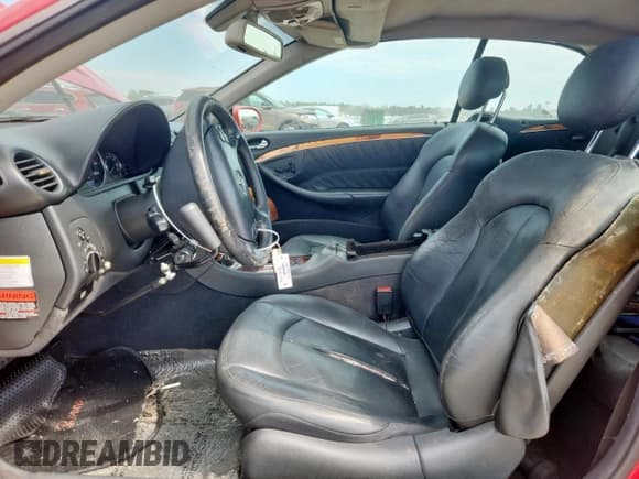 ✅ 2005 Mercedes-Benz CLK 320 • VIN: WDBTK65G65T038952 • Lot: 68400275. Wystawiony na Copart z przebiegiem 140 306 mil. Bezpłatny archiwum sprzedaży aukcyjnych z USA i szczegółowy raport historii pojazdu na DreamBid. Zdjęcie 7.