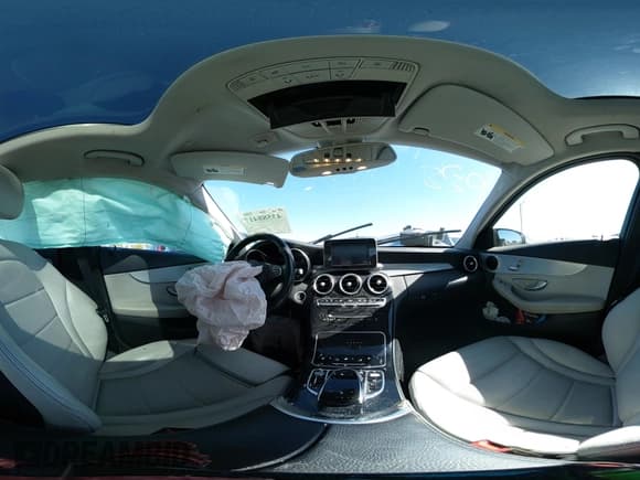 ✅ 2015 Mercedes-Benz C 300 • VIN: 55SWF4JBXFU095675 • Lot: 43588417. Wystawiony na IAAI z przebiegiem 135 875 mil. Bezpłatny archiwum sprzedaży aukcyjnych z USA i szczegółowy raport historii pojazdu na DreamBid. Zdjęcie 18.