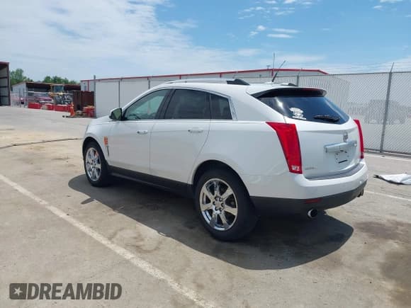 ✅ 2010 Cadillac SRX Performance Collection • VIN: 3GYFNEEY4AS548899 • Lot: 42216296. Wystawiony na IAAI z przebiegiem 228 903 mil. Bezpłatny archiwum sprzedaży aukcyjnych z USA i szczegółowy raport historii pojazdu na DreamBid. Zdjęcie 3.
