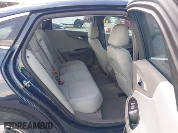 2017 Chevrolet Malibu LS с VIN 1G1ZB5ST1HF175851, выставлен на аукционе IAAI как лот 43211369 с пробегом 102 642 миль миль и . История ставок и продаж доступна на DreamBid. Изображение 8.