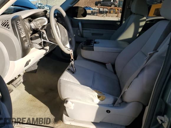 ✅ 2010 GMC Sierra 1500 • VIN: 3GTXKVE26AG101850 • Lot: 82770984. Wystawiony na Copart z przebiegiem 175 714 mil. Bezpłatny archiwum sprzedaży aukcyjnych z USA i szczegółowy raport historii pojazdu na DreamBid. Zdjęcie 7.