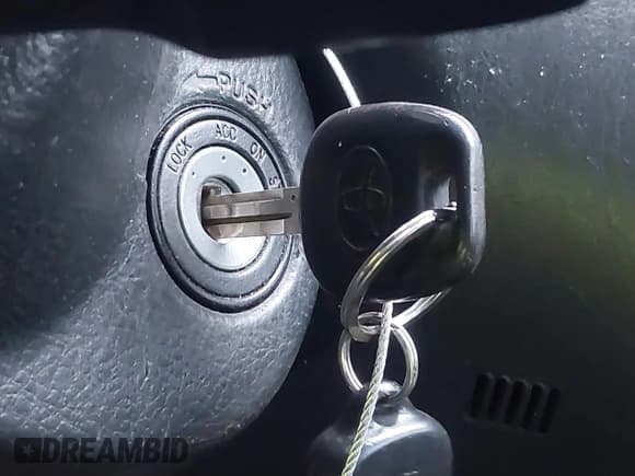 ✅ 2005 Toyota Corolla S • VIN: 2T1BR32E05C390586 • Lot: 43805284. Wystawiony na IAAI z przebiegiem 259 920 mil. Bezpłatny archiwum sprzedaży aukcyjnych z USA i szczegółowy raport historii pojazdu na DreamBid. Zdjęcie 11.