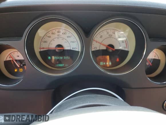 2014 Dodge Challenger R/T 100th Anniversary Appearance z VIN 2C3CDYBT8EH277400, wystawiony jako Copart lot #74794784 z przebiegiem 119 307 mil mil oraz Szkoda całkowita • Salvage title. Historia ofert i sprzedaży dostępna na DreamBid. Obrazek 9.